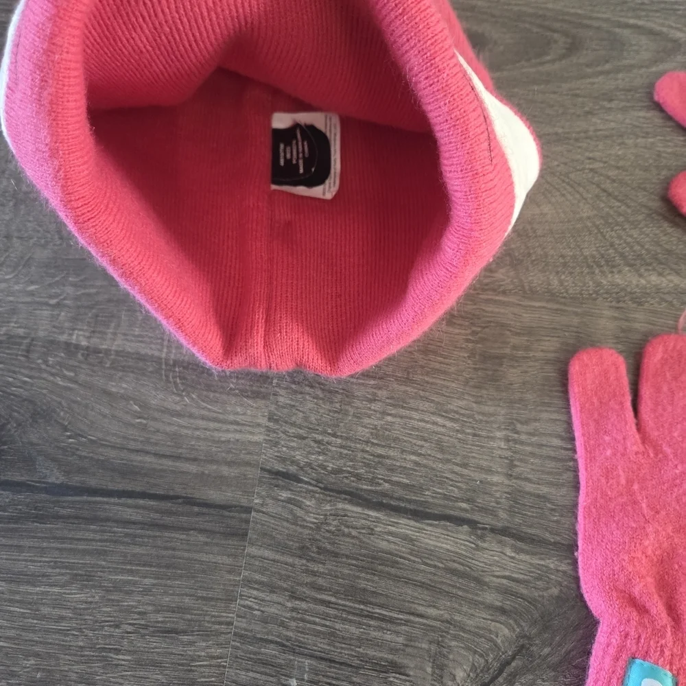 Squishmallows FiFi The Fox Hat & Gloves Set